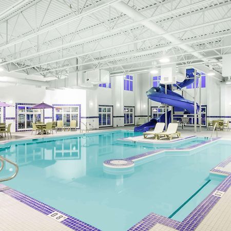 Ramada By Wyndham Olds Hotel Екстериор снимка