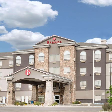 Ramada By Wyndham Olds Hotel Екстериор снимка