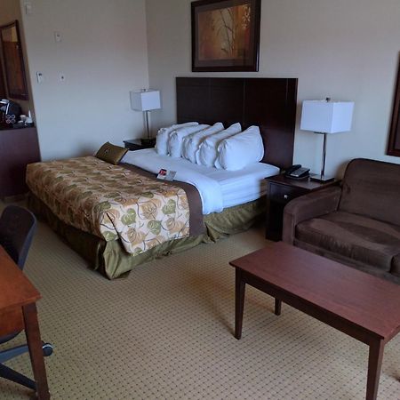 Ramada By Wyndham Olds Hotel Екстериор снимка