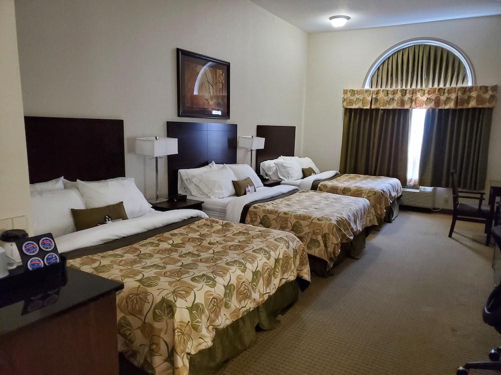 Ramada By Wyndham Olds Hotel Екстериор снимка