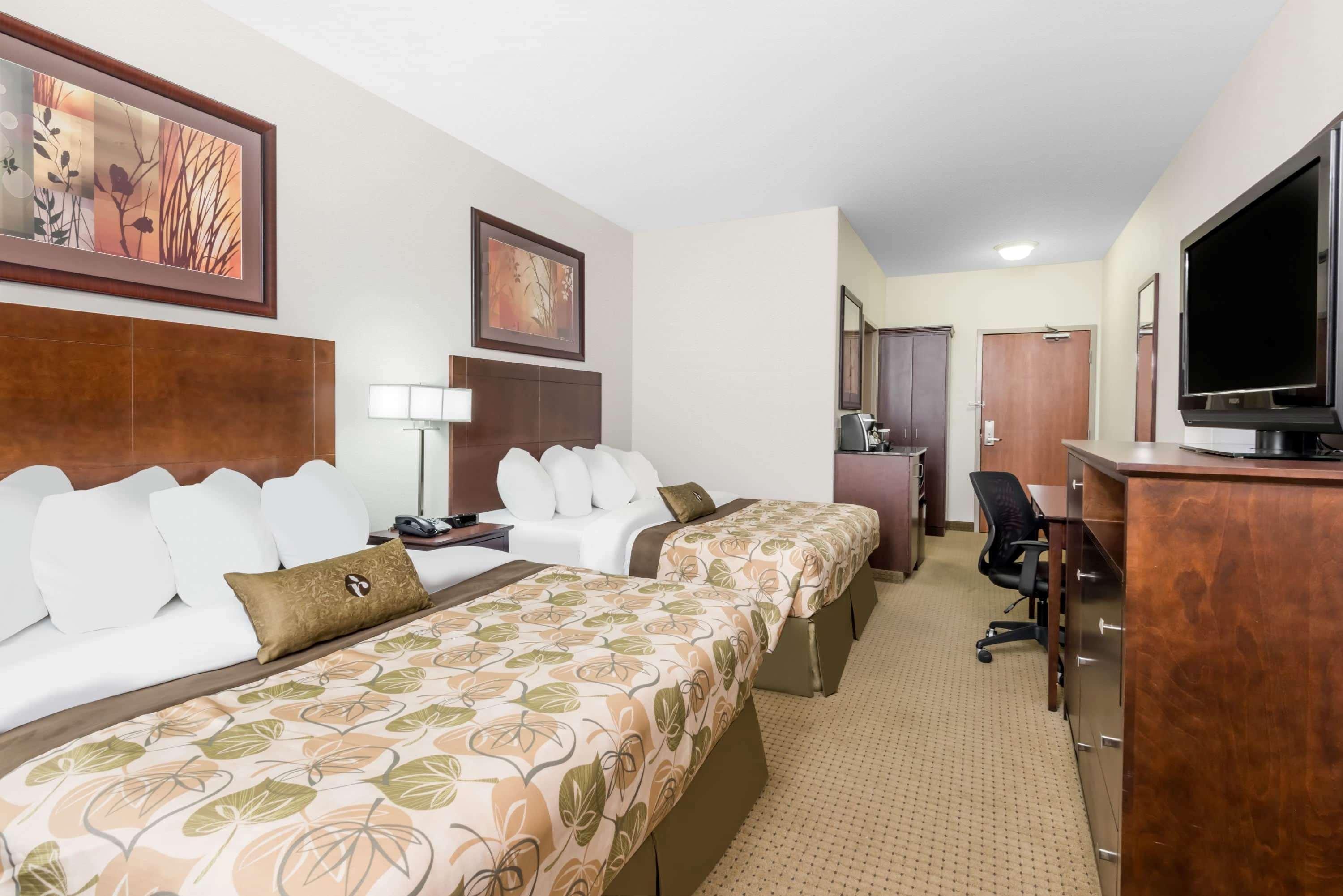 Ramada By Wyndham Olds Hotel Екстериор снимка