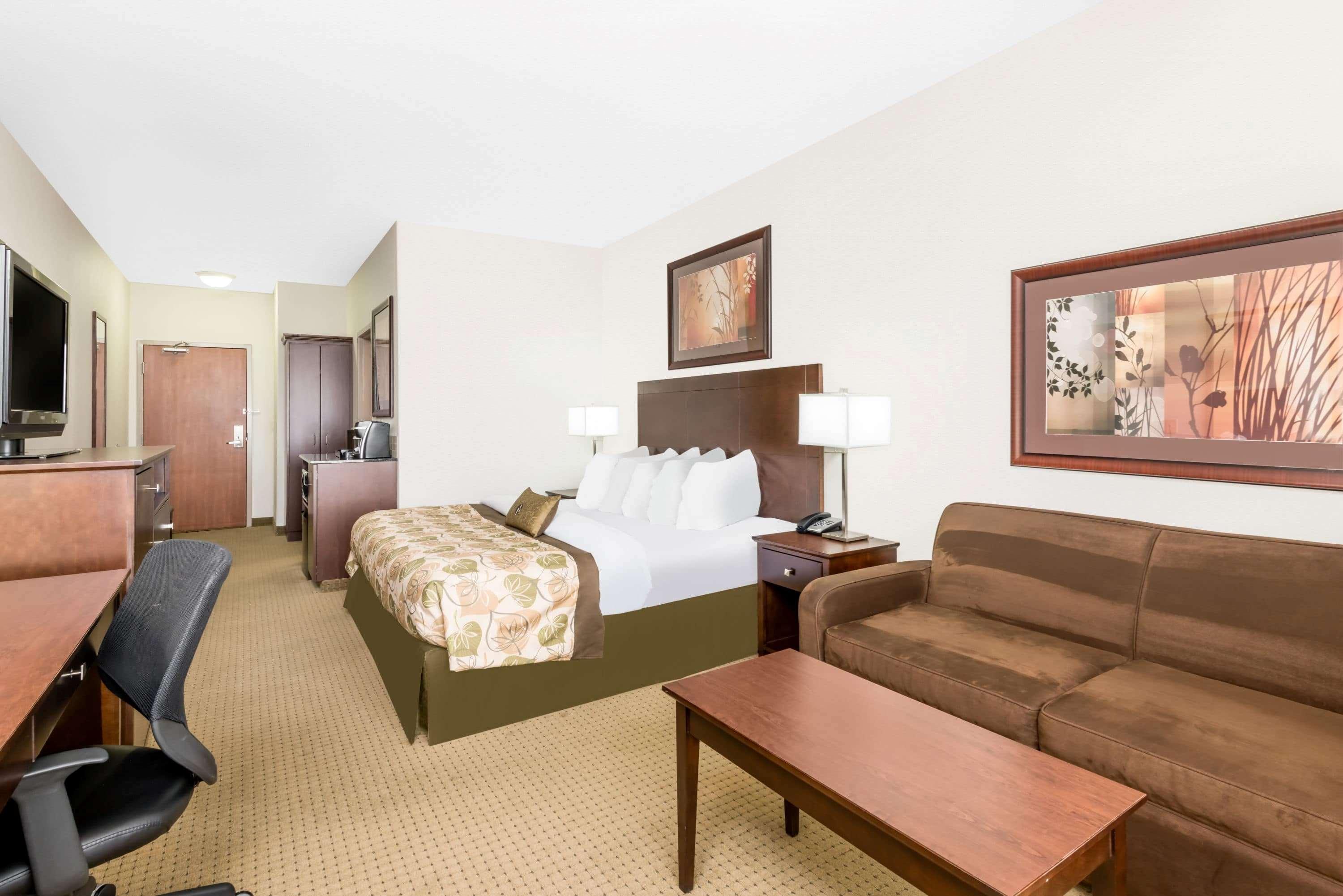 Ramada By Wyndham Olds Hotel Екстериор снимка