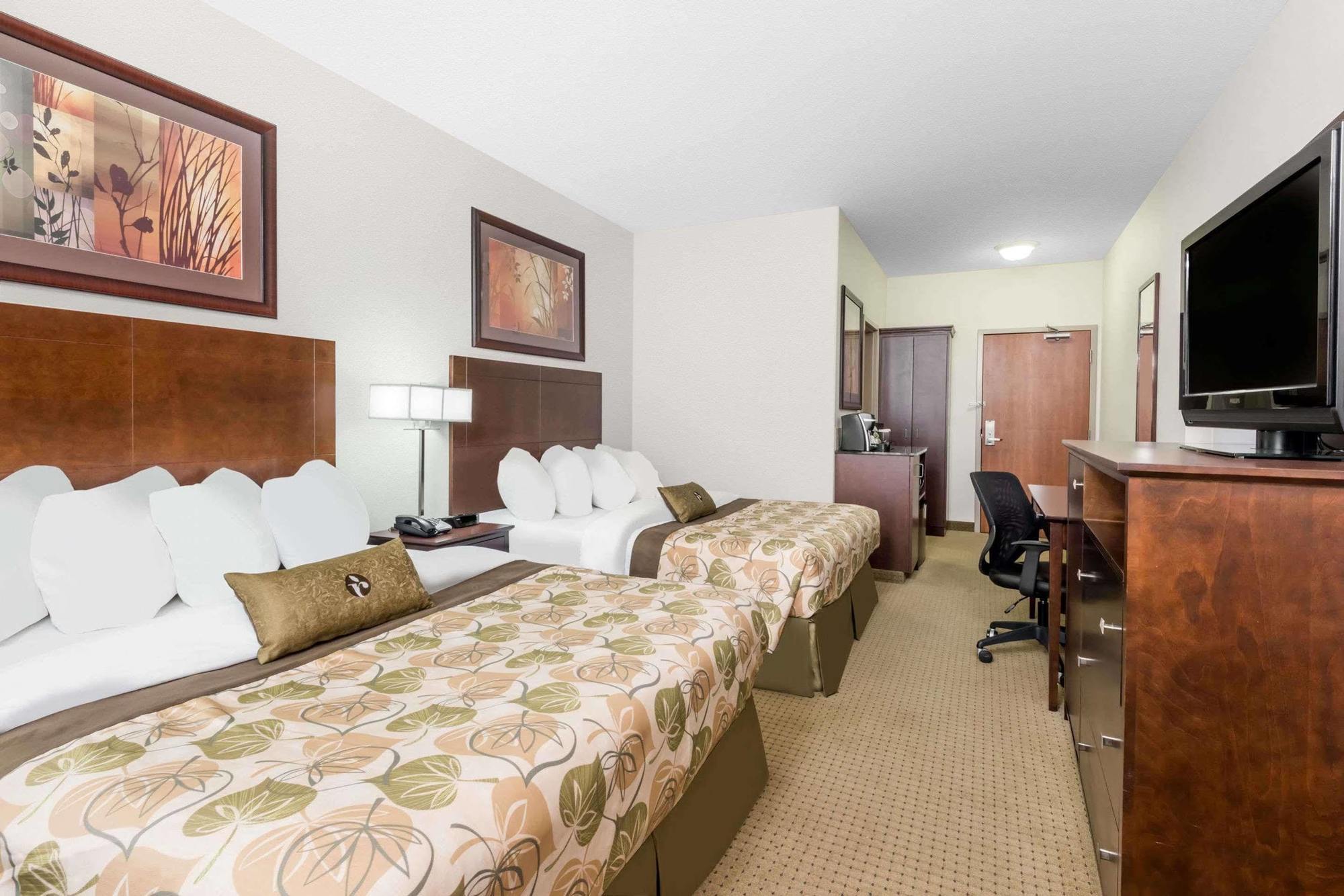 Ramada By Wyndham Olds Hotel Екстериор снимка