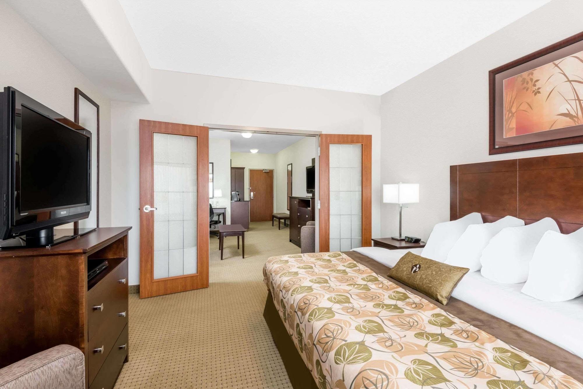 Ramada By Wyndham Olds Hotel Екстериор снимка