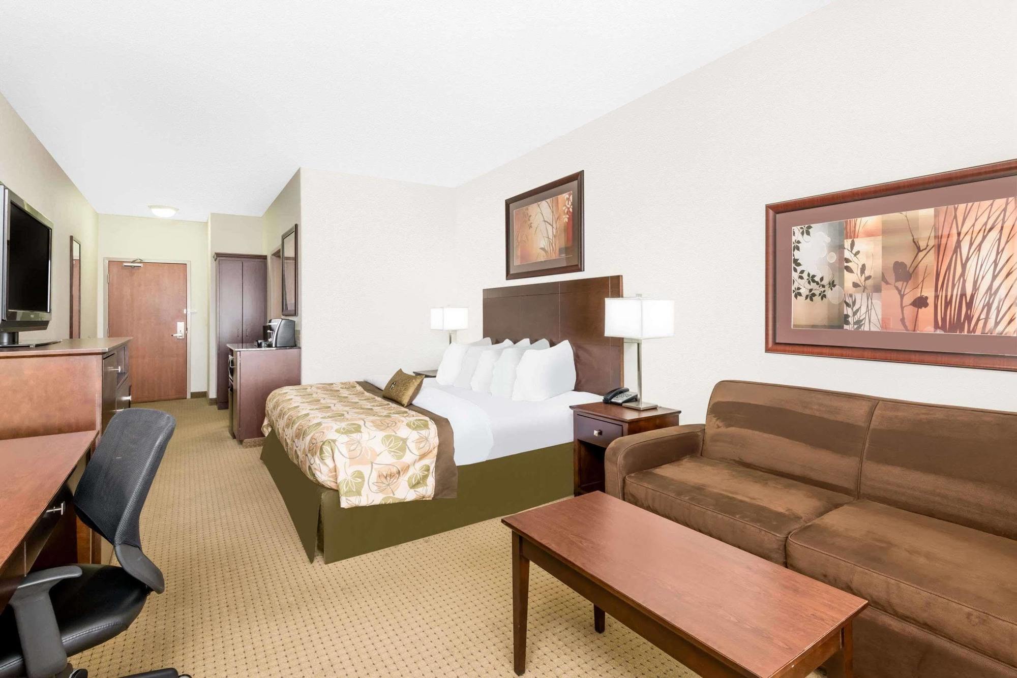 Ramada By Wyndham Olds Hotel Екстериор снимка