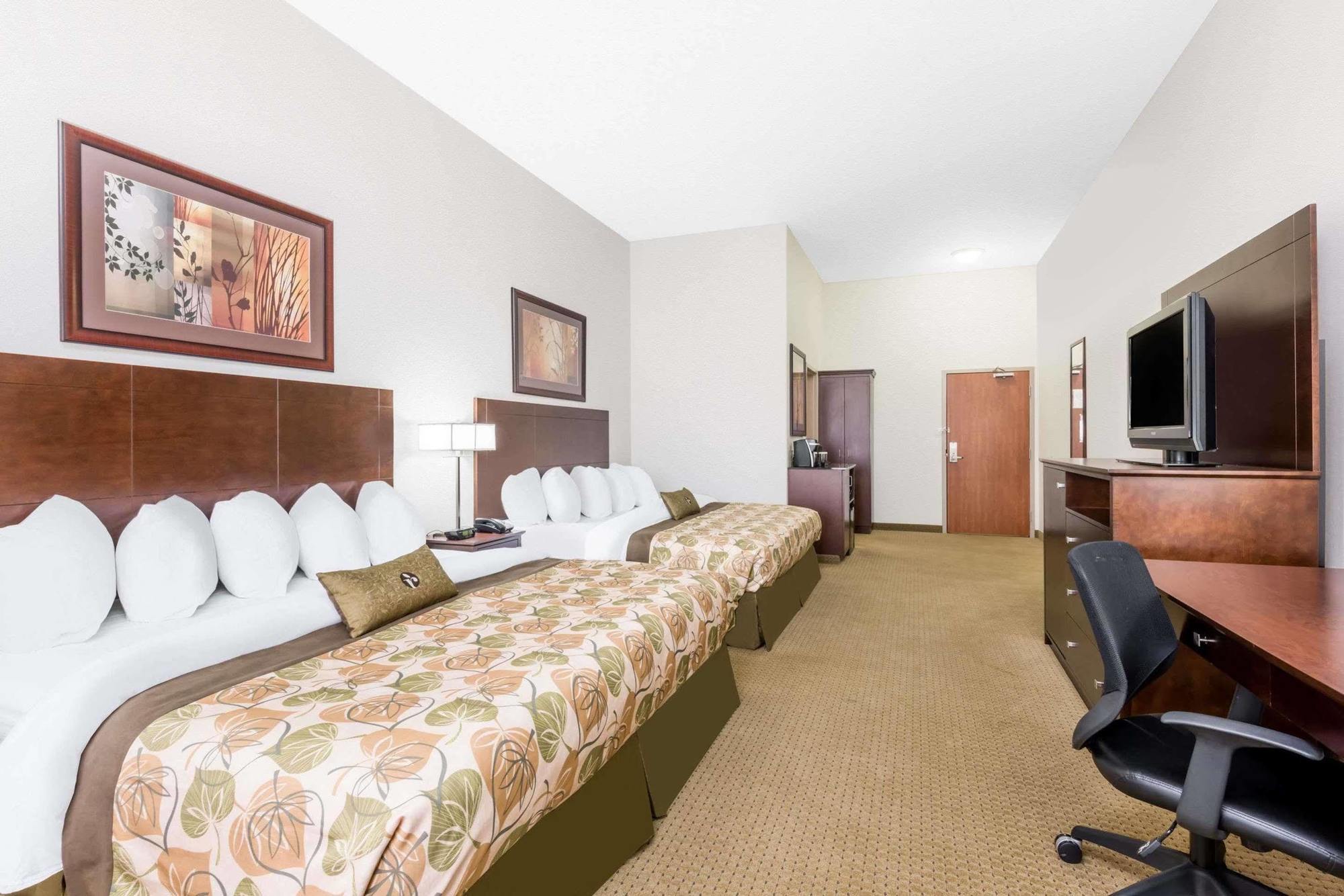 Ramada By Wyndham Olds Hotel Екстериор снимка